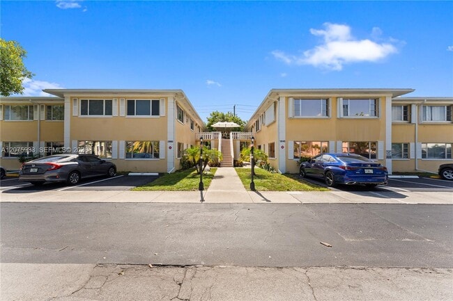 Building Photo - 5840 NE 22nd Way Unit 728