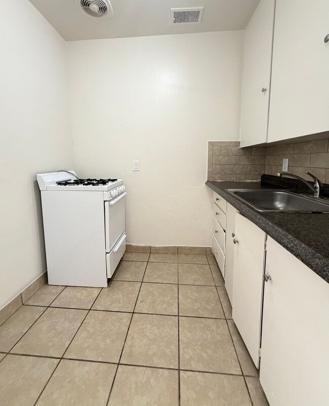 Photo - 585 W 3rd St Unit 585 W 3rd St