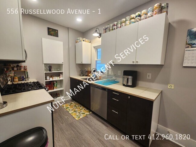 Photo - 556 Russellwood Ave