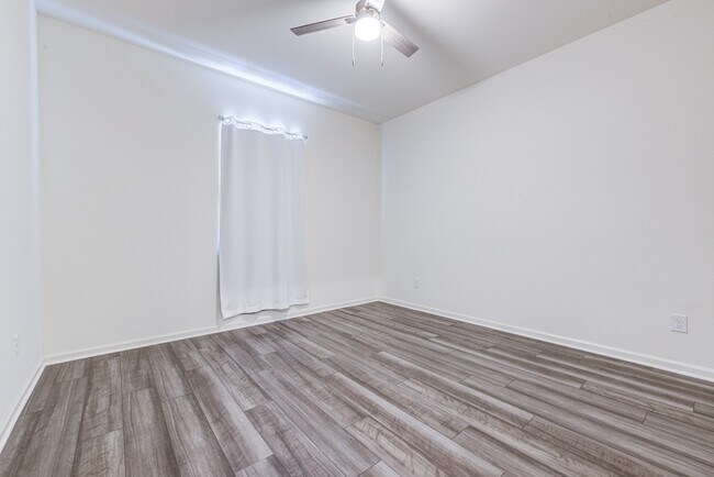 Photo - 1005 Blue Beech Ln