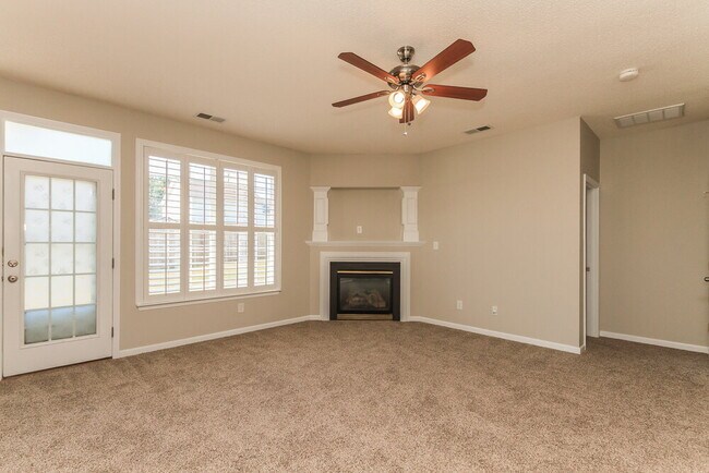 Photo - 5811 Briggs Dr