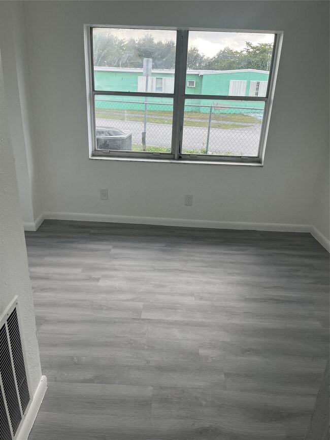 Photo - 1996 Rutland St