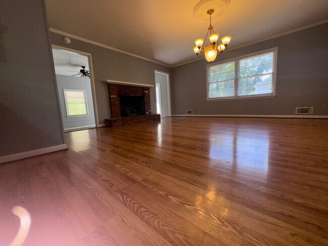 Photo - 302 11th St NE