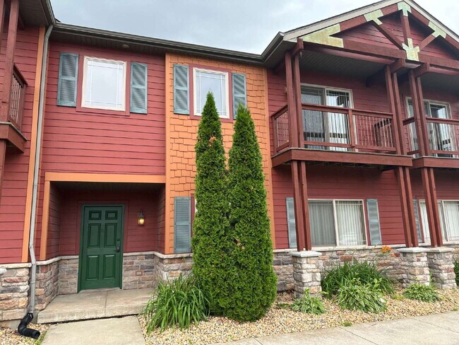 LUXURY RENTAL IN NORTH UTICA – OAK RIDGE VILLAGE