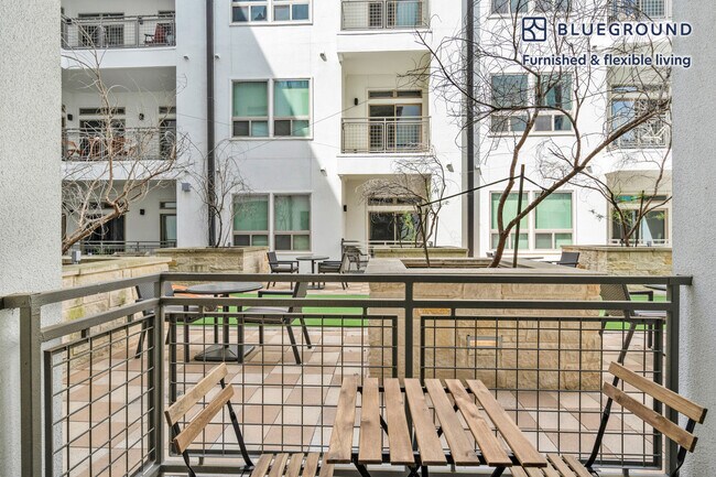 Photo - 422 W Riverside Dr Unit FL2-ID53