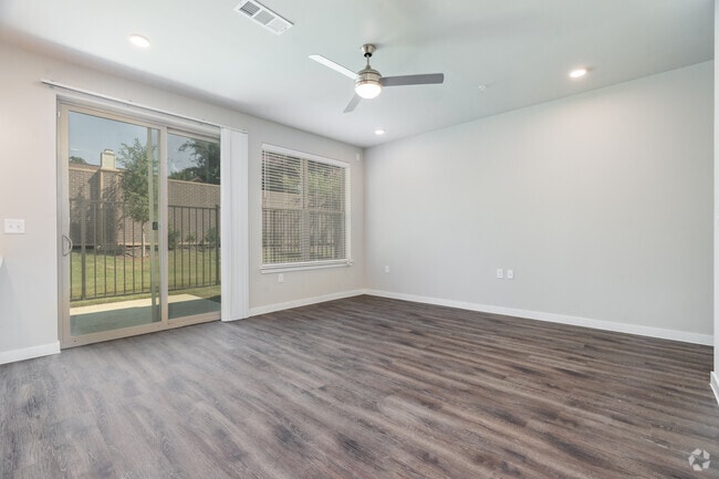 3BR, 2.5BA - 1,418SF - Living Room