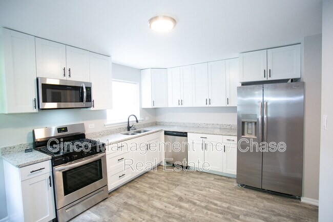 Photo - 8837 S Talman Ave