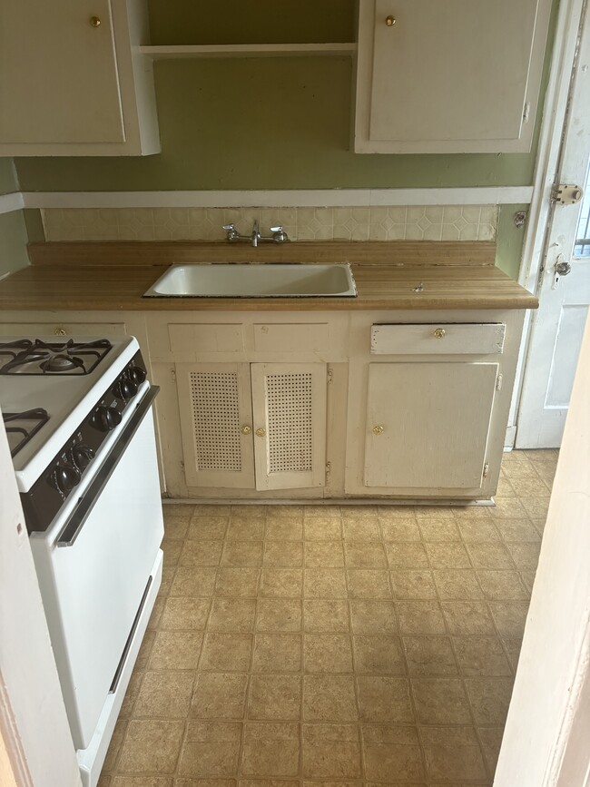 Photo - 1957 Madison Ave Unidad 3