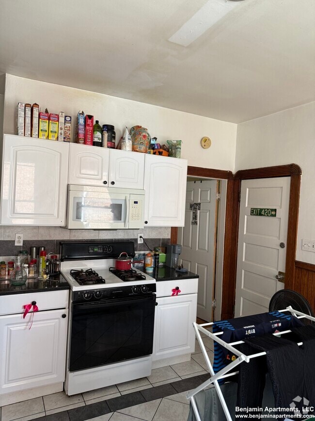 Building Photo - 4 Litchfield St Unit 2 Rental