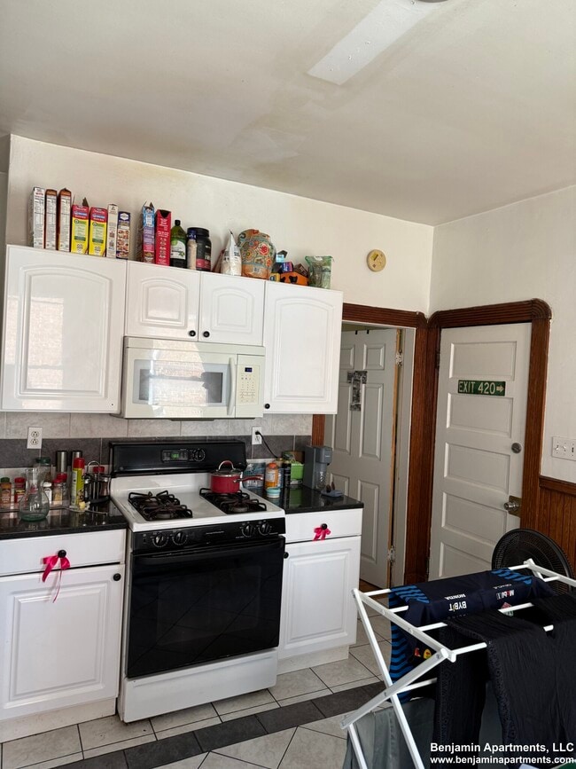 Building Photo - 4 Litchfield St Unit 2 Rental