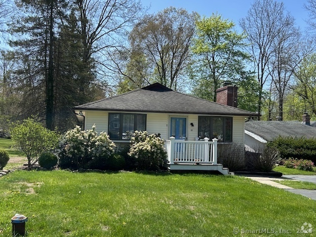 Building Photo - 37 Middle Rd Rental