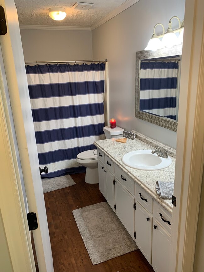 Building Photo - 1181 N Main St Unit 2 Bed 1 Bath