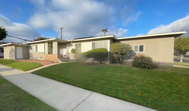Photo - 8630 Stanmoor Dr House