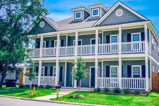 Photo - 402 Poplar St