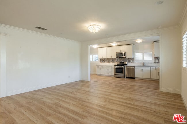 Photo - 445 S Mansfield Ave