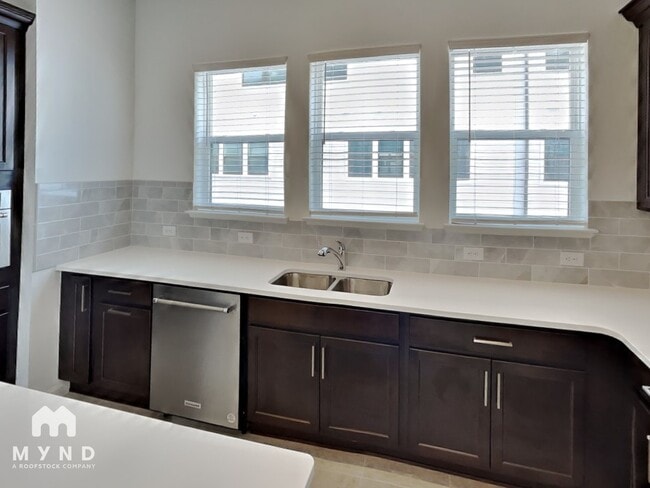 Photo - 2353 Brix St