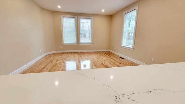 Photo - 62-64-64 Waverly St Unit 3