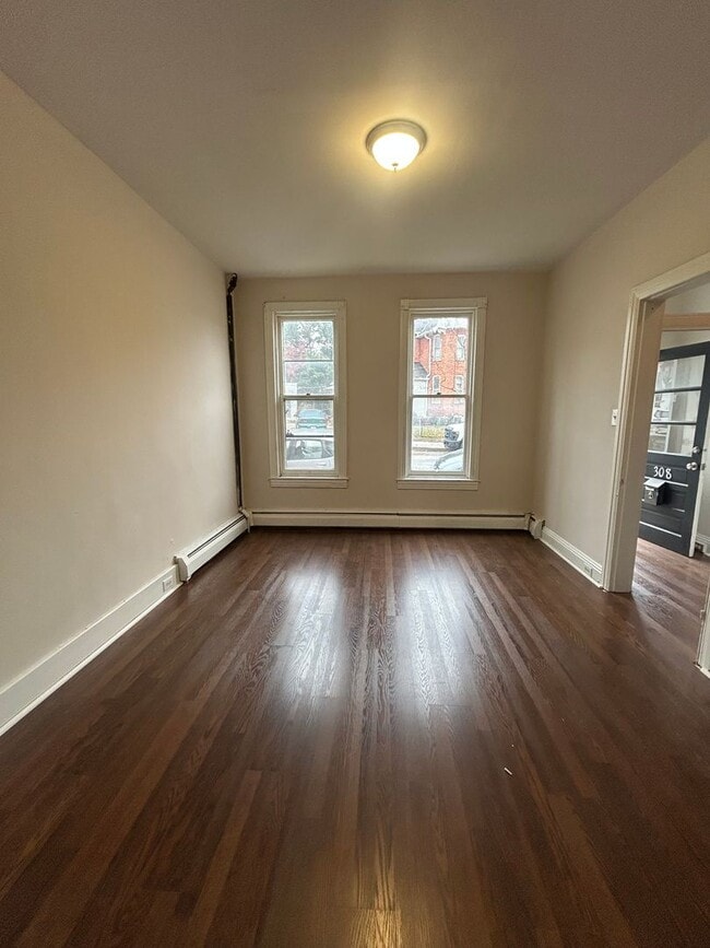 Photo - Spacious 4 bedroom in York