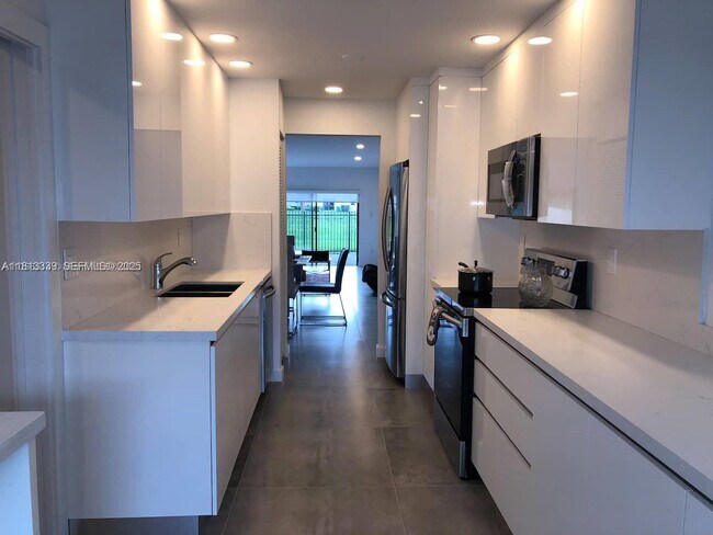 Photo - 534 NE 195th St