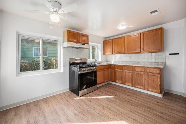 Photo - Fantastic House In Desirable Englewood Nei...