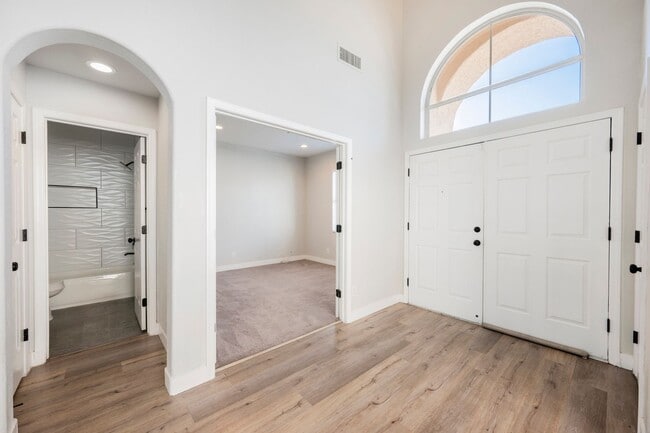 Photo - Beautiful 4 bedroom home located in the Shores