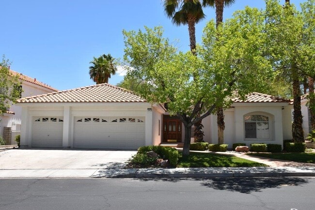 Building Photo - Gorgeous 4 bedroom single story home with ...