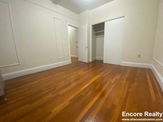 Photo - 66 Chiswick Rd Unit 3