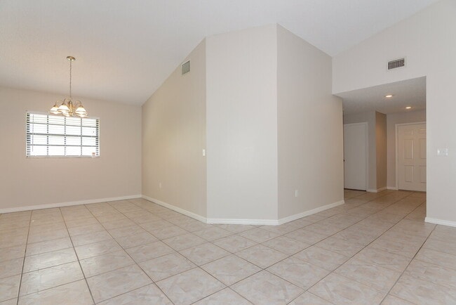 Photo - 619 Butternut Pl