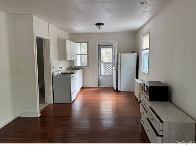 Building Photo - 364 Ashford Ave Unit 1W