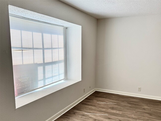 Photo - 11002 Hammerly Blvd Condo Unit 216