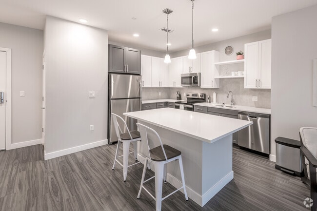 1 BR, 1 BA