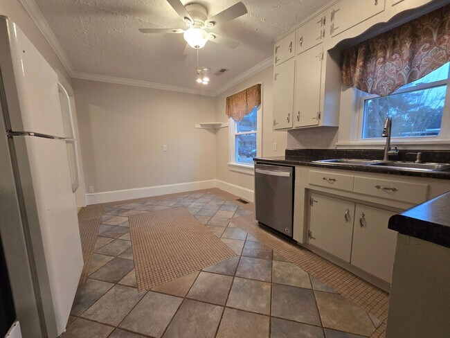 Photo - 903 Raleigh St