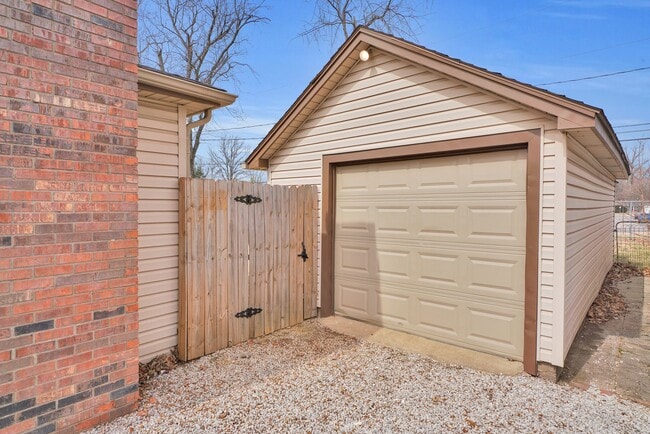 Photo - 812 E Olmstead Ave