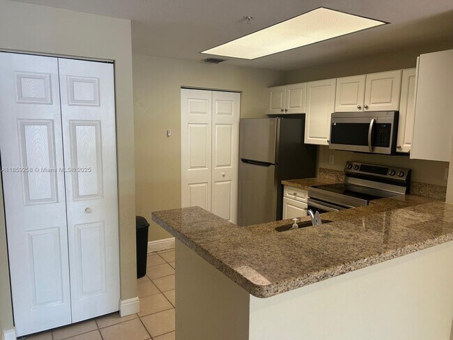 Building Photo - 2809 Amalei Dr Unit 102 Rental