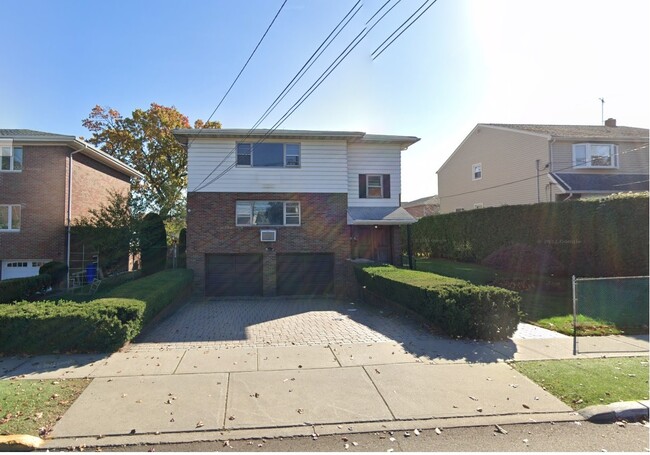 Building Photo - 752 Bergen Blvd Unit Flr