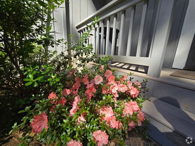 Building Photo - Welcome to this beautifully renovated 2-be... Rental