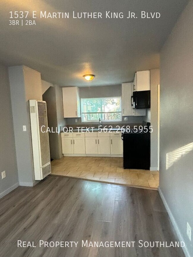 Charming 3 bedroom 2 bath available now! - Charming 3 bedroom 2 bath available now! Apartment