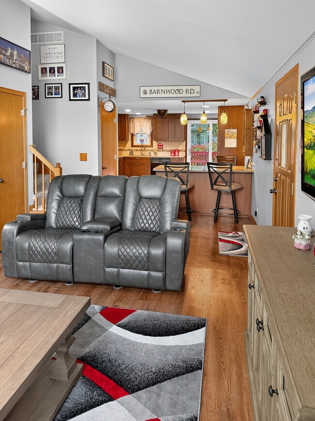 Photo - 714 Walnut Ln