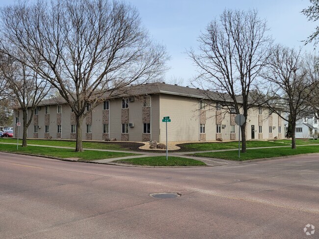 Building Photo - 8th & 8th Apartments Unit 107