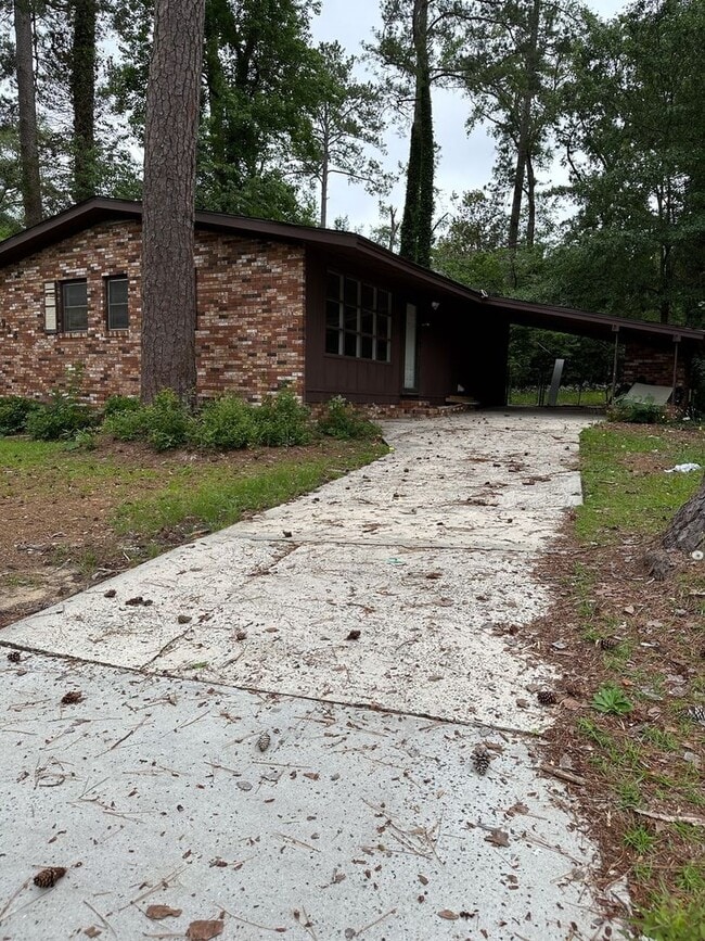 Building Photo - 1934 Dirk Dr