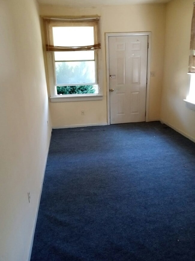Photo - 437 E 9th St Unit Apt-A