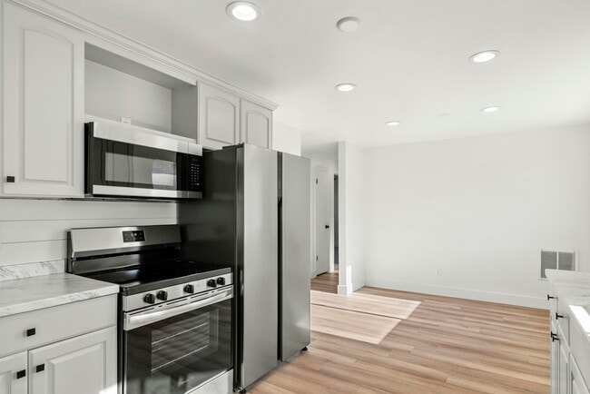 Photo - 1335 E Lester Dr