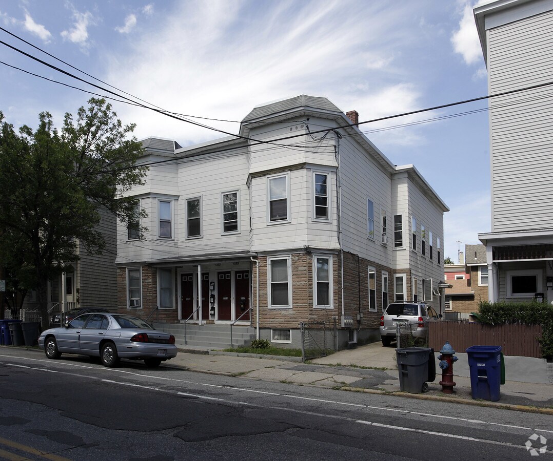 Photo - 337 Beacon St