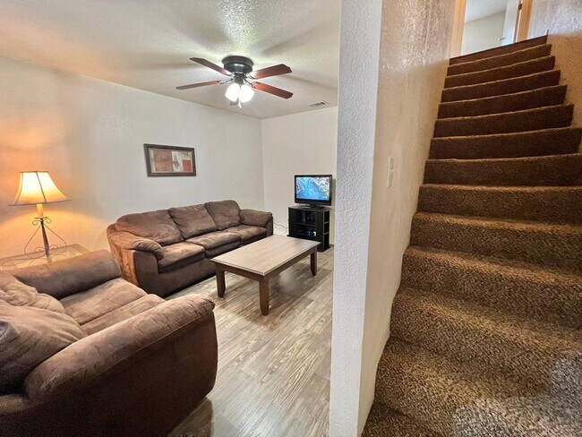 Photo - 1112 Leslie Cir