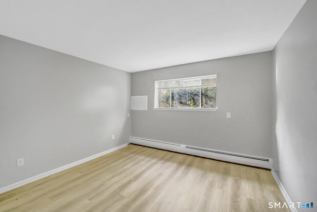 Photo - 279 Oakville Ave Unidad B12