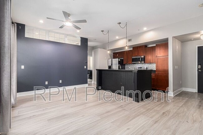 Building Photo - 925 Garrett St Unit 216 Rental