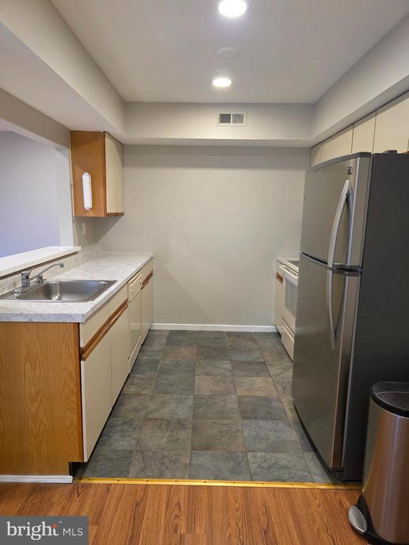 Building Photo - 311 Gregorys Way