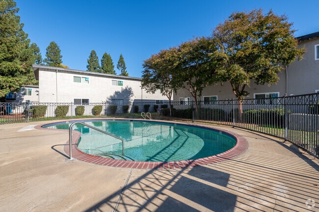 Gold Run Apartments