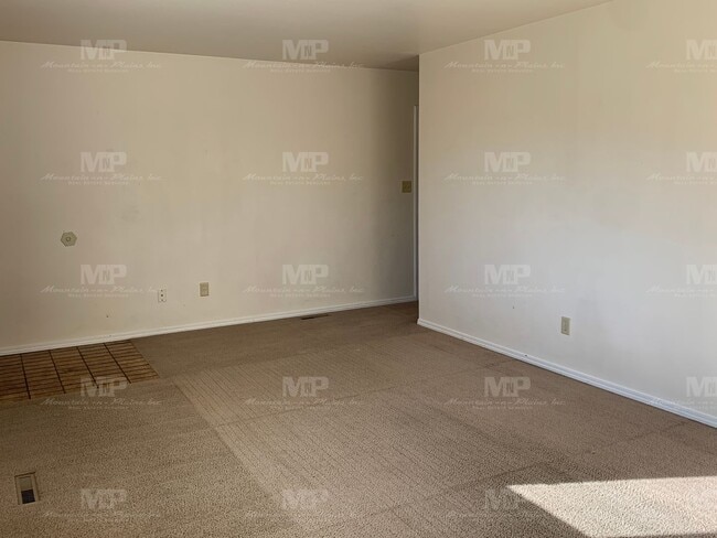 Photo - 1719 Banyan Dr