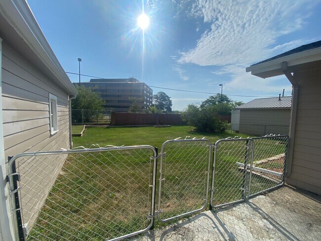 Photo - Huge Urbandale Home with Fenced In Back Yard!